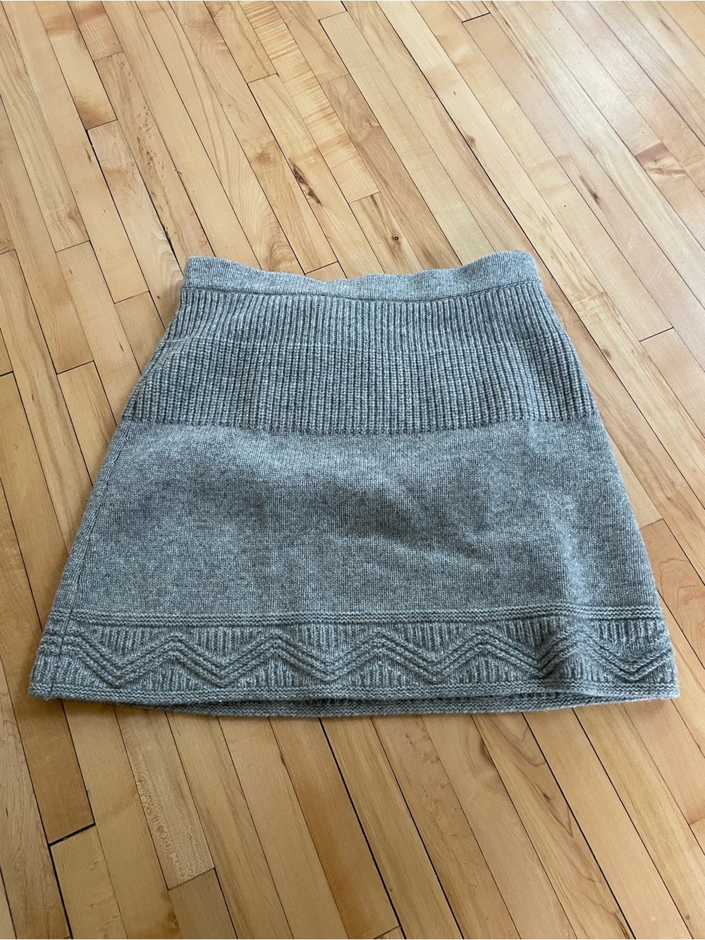 Woolrich Gray wool mini skirt with zigzag knit pattern at the hem, size S